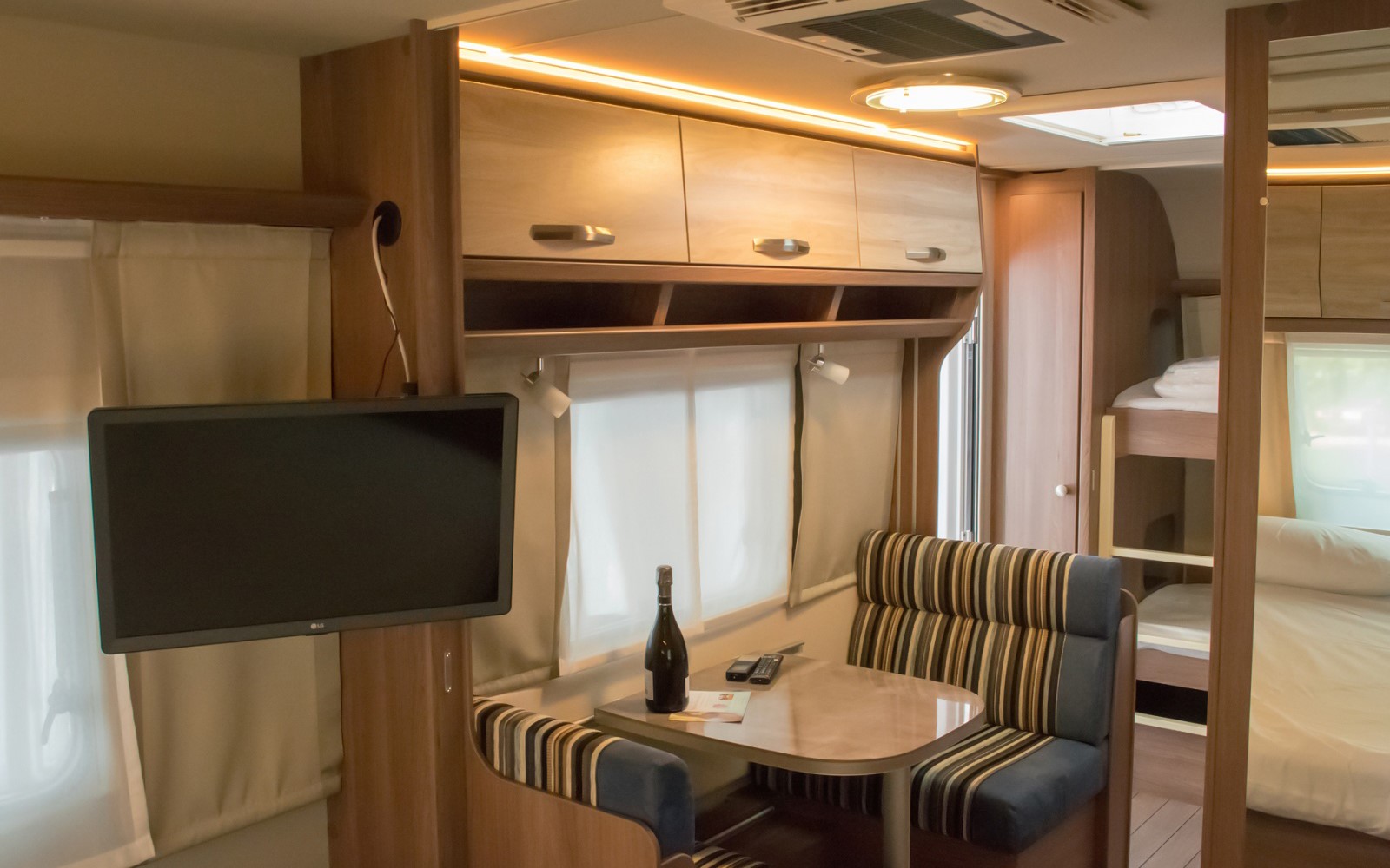 5-Soggiorno-Wohnzimmer-Living-Caravan-Tabbert-Camping-Dei-Fiori-Jesolo